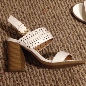 White heels. Size 5.5. Beautiful!